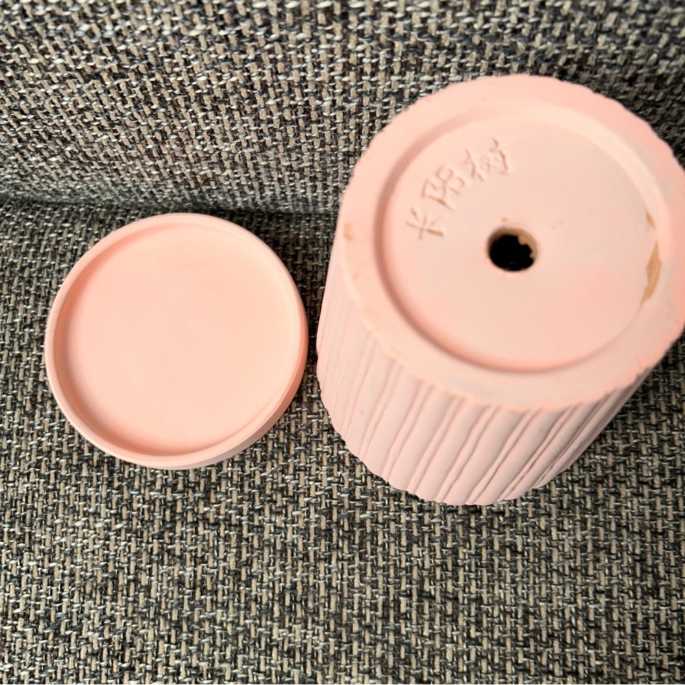 Ribbed Terracotta Flower Pot - Picture 4 of 9